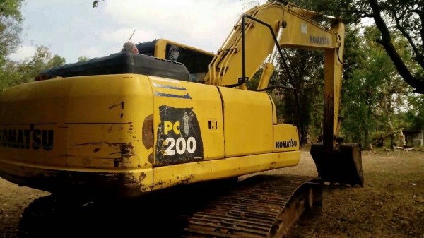 ขายรถแบคโฮ KOMATSU PC200-8 14000 ชม.ราคา 1650000