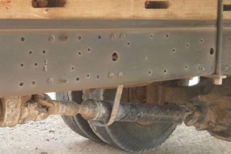 ISUZU NPR 120 HP 4HF1 ปี 40 เครื่องฝาขาว รถบรรทุกหกล้อ กระบะเหล็กคอกสูงความยาว 4.30 เมตรสวยจัดพร้อมบรรทุกพร้อมใช้งานครับ เครื่องแน่นแรงดีเดิมๆ ภายในเก๋งคอนโซลสวยครบพร้อม พวงมาลัยธรรมดา ช่วงล่างแน่นดีคัชซีสวยเดิมมากครับ ยาง 8.25 ขอบ 16 สภาพดีประมาณ 70\% พร้