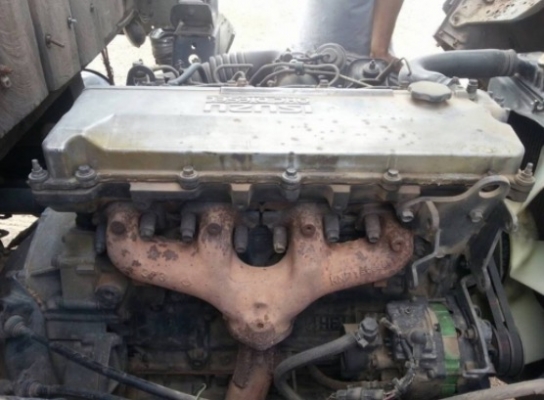 ISUZU NPR 120 HP 4HF1 ปี 40 เครื่องฝาขาว รถบรรทุกหกล้อ กระบะเหล็กคอกสูงความยาว 4.30 เมตรสวยจัดพร้อมบรรทุกพร้อมใช้งานครับ เครื่องแน่นแรงดีเดิมๆ ภายในเก๋งคอนโซลสวยครบพร้อม พวงมาลัยธรรมดา ช่วงล่างแน่นดีคัชซีสวยเดิมมากครับ ยาง 8.25 ขอบ 16 สภาพดีประมาณ 70\% พร้