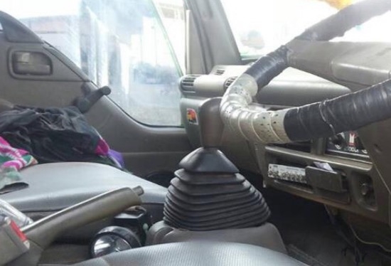 ISUZU NPR 120 HP 4HF1 ปี 40 เครื่องฝาขาว รถบรรทุกหกล้อ กระบะเหล็กคอกสูงความยาว 4.30 เมตรสวยจัดพร้อมบรรทุกพร้อมใช้งานครับ เครื่องแน่นแรงดีเดิมๆ ภายในเก๋งคอนโซลสวยครบพร้อม พวงมาลัยธรรมดา ช่วงล่างแน่นดีคัชซีสวยเดิมมากครับ ยาง 8.25 ขอบ 16 สภาพดีประมาณ 70\% พร้