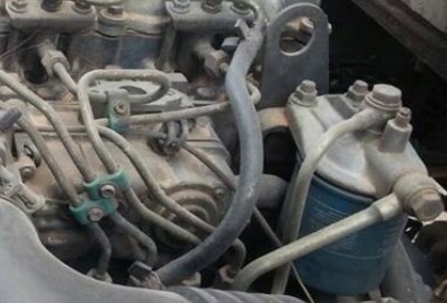 ISUZU NPR 120 HP 4HF1 ปี 40 เครื่องฝาขาว รถบรรทุกหกล้อ กระบะเหล็กคอกสูงความยาว 4.30 เมตรสวยจัดพร้อมบรรทุกพร้อมใช้งานครับ เครื่องแน่นแรงดีเดิมๆ ภายในเก๋งคอนโซลสวยครบพร้อม พวงมาลัยธรรมดา ช่วงล่างแน่นดีคัชซีสวยเดิมมากครับ ยาง 8.25 ขอบ 16 สภาพดีประมาณ 70\% พร้