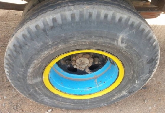 ISUZU NPR 120 HP 4HF1 ปี 40 เครื่องฝาขาว รถบรรทุกหกล้อ กระบะเหล็กคอกสูงความยาว 4.30 เมตรสวยจัดพร้อมบรรทุกพร้อมใช้งานครับ เครื่องแน่นแรงดีเดิมๆ ภายในเก๋งคอนโซลสวยครบพร้อม พวงมาลัยธรรมดา ช่วงล่างแน่นดีคัชซีสวยเดิมมากครับ ยาง 8.25 ขอบ 16 สภาพดีประมาณ 70\% พร้