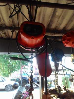 รอกไฟฟ้าขนาด 1 ตัน มีหลายตัวพร้อมรับประกัน 0985700161