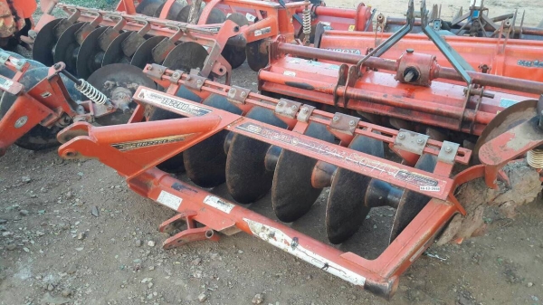 ขายรถไถคูโบต้าL3608สภาพเดิมๆพร้อมดันหน้าผาน6 รถใช้งานน้อย643ชั่วโมง