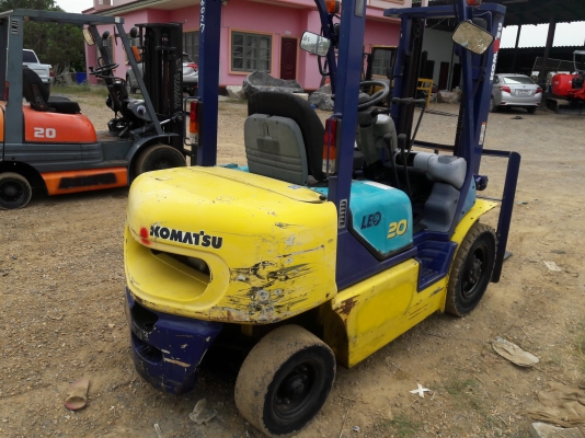 รถยก KOMATSU FG20-12 เครื่องเบนซิน เสาสูง 3 เมตร ยกได้ 2 ตัน ยางตันหน้าหลัง เกียร์ธรรมดา รถเก่าญี่ปุ่น สนใจติดต่อ 089-7949488