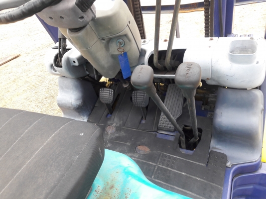 รถยก KOMATSU FG20-12 เครื่องเบนซิน เสาสูง 3 เมตร ยกได้ 2 ตัน ยางตันหน้าหลัง เกียร์ธรรมดา รถเก่าญี่ปุ่น สนใจติดต่อ 089-7949488