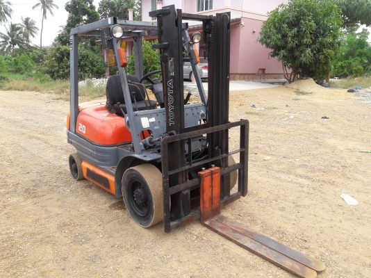 รถยก KOMATSU FG20-12 เครื่องเบนซิน เสาสูง 3 เมตร ยกได้ 2 ตัน ยางตันหน้าหลัง เกียร์ธรรมดา รถเก่าญี่ปุ่น สนใจติดต่อ 089-7949488