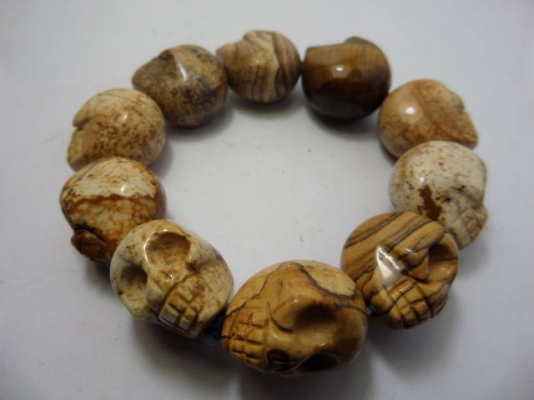 กำไลหินแกะสลักหัวกระโหลก