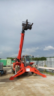 รถเอนกประสงค์ นำเข้ามาจากประเทศฝรั่งเศษ สามารถเปลี่ยนหัวเป็น เครน รถตัก กระเช้า งาฟอร์คลิฟท์