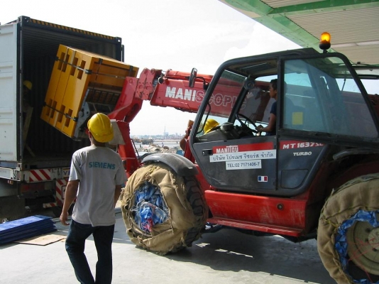 รถเอนกประสงค์ นำเข้ามาจากประเทศฝรั่งเศษ สามารถเปลี่ยนหัวเป็น เครน รถตัก กระเช้า งาฟอร์คลิฟท์