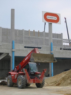 รถเอนกประสงค์ นำเข้ามาจากประเทศฝรั่งเศษ สามารถเปลี่ยนหัวเป็น เครน รถตัก กระเช้า งาฟอร์คลิฟท์