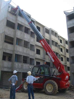 รถเอนกประสงค์ นำเข้ามาจากประเทศฝรั่งเศษ สามารถเปลี่ยนหัวเป็น เครน รถตัก กระเช้า งาฟอร์คลิฟท์