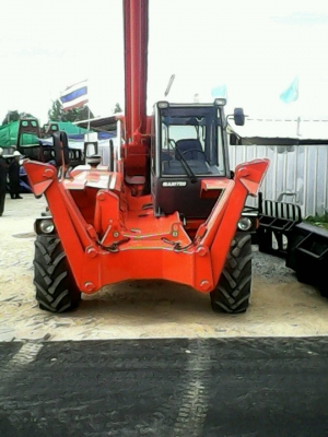 รถเอนกประสงค์ นำเข้ามาจากประเทศฝรั่งเศษ สามารถเปลี่ยนหัวเป็น เครน รถตัก กระเช้า งาฟอร์คลิฟท์