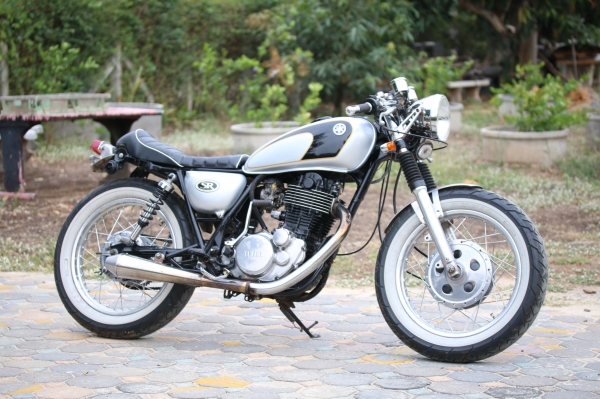 Yamaha SR400 แต่งคาเฟ่