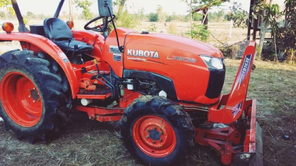 ขายรถไถ KUBOTA L3608 ใช้งานน้อย อุปกรณ์ครบ ดันหน้า ผานหลัง โรตารี่ และเทรลเลอร์ลากจูง สนใจโทร 090-8588220คุณนะ 093-3258446คุณบิว หรือเข้าดูสินค้าอื่นๆได้ที่ www.truck.in.th/498 หรือเพจFacebook ณรงค์ ซื้อขายรถมือสอง (เว็บไซต์ส่วนตัว) หรือFacebook อู่ คุณนะ