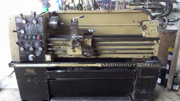 ขายเครื่องกลึง5ฟุตใต้หวัน3เพลามีเบรคกลึงงานอะไหล่ดีมากครับ