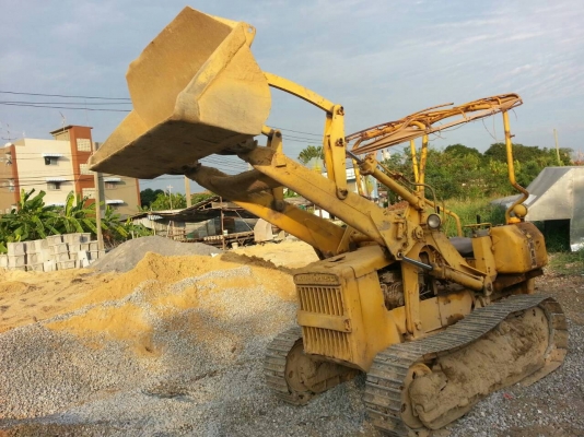 ขายรถตักแทรคเตอร์ KOMATSU D20S ราคา 150000