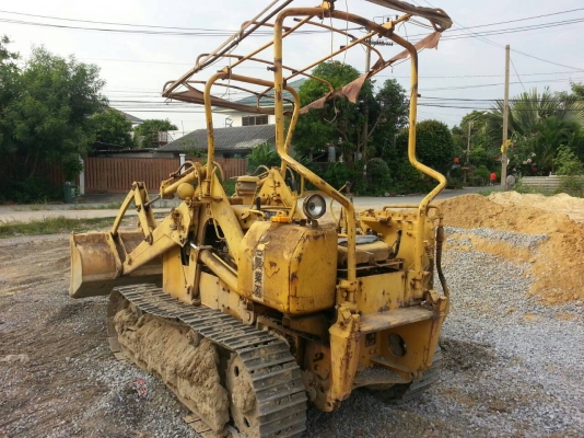 ขายรถตักแทรคเตอร์ KOMATSU D20S ราคา 150000