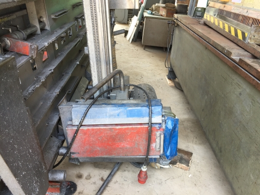 ขายเครื่องตัดอลูมิเนียมแผ่นขนาด2x5เมตรแนวตั้งราคาถูกครับ