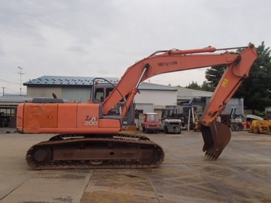 ขายด่วน HITACHI ZX200-1 เก่าญี่ปุ่นแท้ 100\%  สภาพสวย พร้อมใช้งาน  สนใจโทร 089-7462641 สุวรรณีจ้า