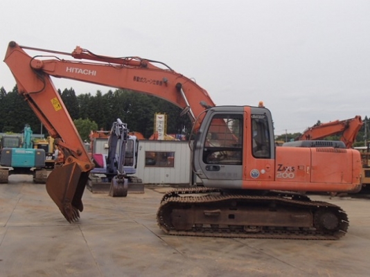 ขายด่วน HITACHI ZX200-1 เก่าญี่ปุ่นแท้ 100\%  สภาพสวย พร้อมใช้งาน  สนใจโทร 089-7462641 สุวรรณีจ้า