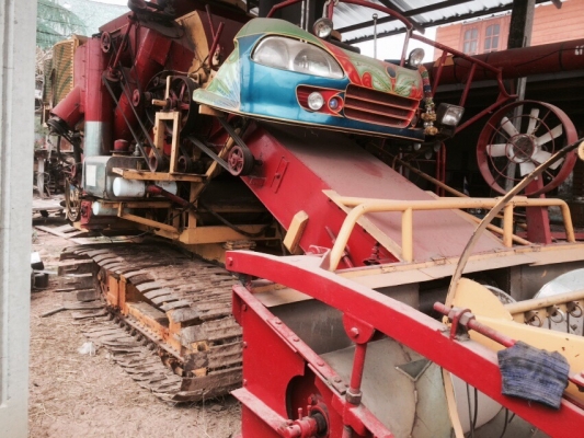 ขายรถเกี่ยวข้าวเกษตรพัฒนารุ่นปลดหนี้450000บาทครับ