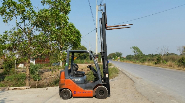 ขายด่วนรถยก TOYOTA 8FG20ยก2.0ตันเสาสูง3เมตรออโต้ชั่วโม่งทำงานน้อยยางตัน4เส้นรถนอกนำเข้ายังไม่เคยใช้งานในเมืองไทยเลยรุ่นใหม่สุดๆขายถูกๆๆ