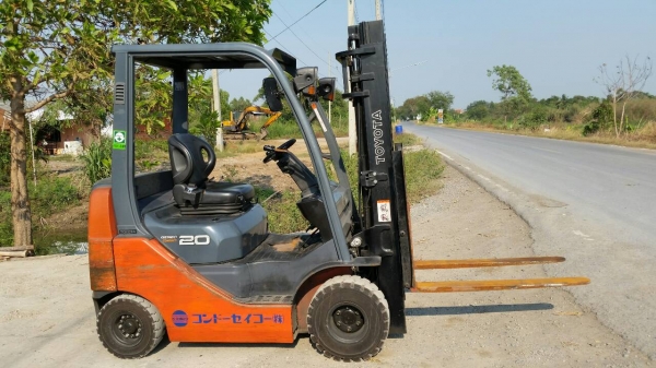 ขายด่วนรถยก TOYOTA 8FG20ยก2.0ตันเสาสูง3เมตรออโต้ชั่วโม่งทำงานน้อยยางตัน4เส้นรถนอกนำเข้ายังไม่เคยใช้งานในเมืองไทยเลยรุ่นใหม่สุดๆขายถูกๆๆ