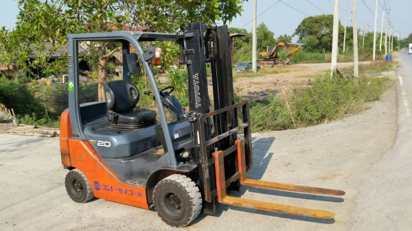 ขายด่วนรถยก TOYOTA 8FG20ยก2.0ตันเสาสูง3เมตรออโต้ชั่วโม่งทำงานน้อยยางตัน4เส้นรถนอกนำเข้ายังไม่เคยใช้งานในเมืองไทยเลยรุ่นใหม่สุดๆขายถูกๆๆ