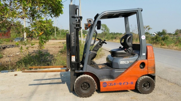 ขายด่วนรถยก TOYOTA 8FG20ยก2.0ตันเสาสูง3เมตรออโต้ชั่วโม่งทำงานน้อยยางตัน4เส้นรถนอกนำเข้ายังไม่เคยใช้งานในเมืองไทยเลยรุ่นใหม่สุดๆขายถูกๆๆ