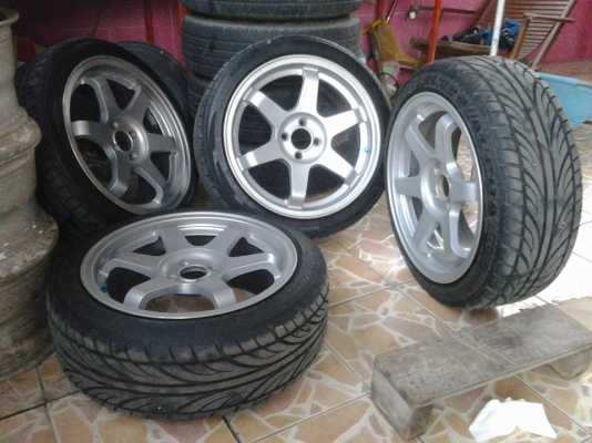 ขาย TE37 ขอบ 17 กว้าง 7.5 ออฟ42 ล้อ 4รู100 พร้อมยางใหม่ ๆ หลังปี 15 หน้าปี14