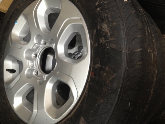 ขายล้อแม็กเชฟ 16 ป้ายแดง พร้อมยาง บริดโตน 215/70/16 ปลายปี 15