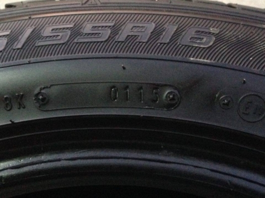 ยาง DUNLOP 205-55-16 ปี 15 ครบชุด 4 เส้น 4000 ไม่ควรพลาด สภาพสวยๆไม่บวมดอกยางเหลือเยอะเอาไปวิ่งกันใด้อีกยาวค่ะ