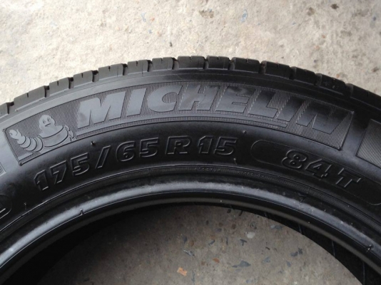 ยาง MICHELIN 175-65-15 ปี 15 ครบชุด 4 เส้น 3500 สภาพสวยๆดอกยางนิ่มๆไม่บวมเอาไปวิ่งกันยาวๆราคาเบาๆค่ะ