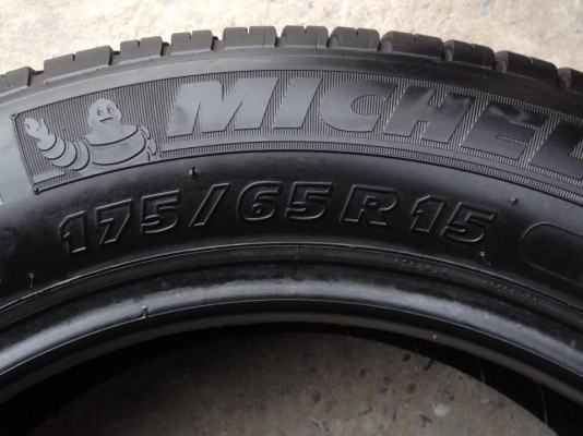 ยาง MICHELIN 175-65-15 ปี 15 ครบชุด 4 เส้น 3500 สภาพสวยๆดอกยางนิ่มๆไม่บวมเอาไปวิ่งกันยาวๆราคาเบาๆค่ะ