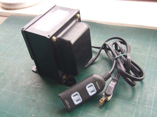 หม้อแปลงไฟจาก 220v ==> 100v ขนาด 1,500w ของ KASUGA MUSEN (Japan) รุ่น BS-1500