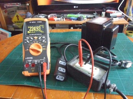 หม้อแปลงไฟจาก 220v ==> 100v ขนาด 1,500w ของ KASUGA MUSEN (Japan) รุ่น BS-1500