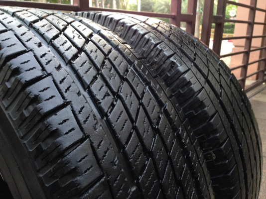 ยาง Toyo 31 10.5 R15 ปี12 ดอกเต็ม ไม่มีปะ พร้อมใช้งาน ราคาไม่แพง