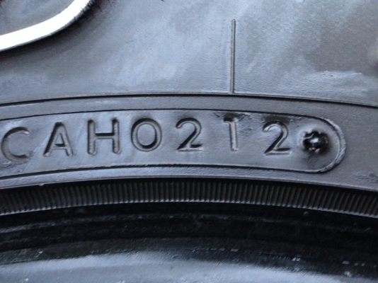 ยาง Toyo 31 10.5 R15 ปี12 ดอกเต็ม ไม่มีปะ พร้อมใช้งาน ราคาไม่แพง