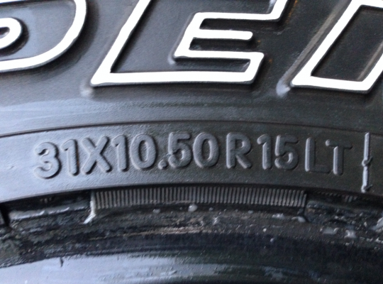 ยาง Toyo 31 10.5 R15 ปี12 ดอกเต็ม ไม่มีปะ พร้อมใช้งาน ราคาไม่แพง