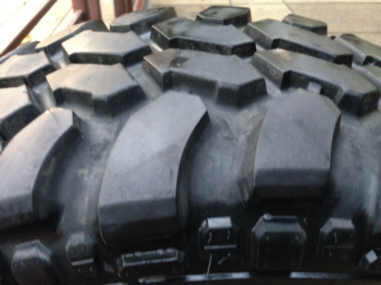 ยาง Mud Achilles 31 10.5 R15 ปี12 ดอกเต็ม ไม่มีปะ ลุยได้อีกหลายปี ราคาไม่แพง ยาง Mud Achilles 31 10.5 R15 ปี12 ดอกเต็ม ไม่มีปะ ลุยได้อีกหลายปี ราคาไม่แพง