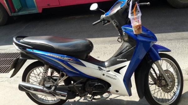 ขาย HONDA WAVE 110 i ปี 55 สตาร์ทเท้า เครื่องดี ภายนอกมีรอยนตรงกลางด้านขวา (วางของ) เล่มพร้อมชุดโอน