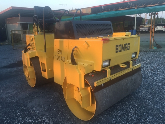 ขายรถBomagรุ่นBW120AD นำเข้าจากญี่ปุ่น ไม่เคยใช้งานในไทย มีเอกสารพร้อมจดทะเบียน น้ำหนัก2.6ตันหน้าเหล็กหลังเหล็ก  บดอัดสั่นสเทือนได้ทั้ง2ล้อ เอวออ่น  เครื่องยนต์ดีเซล สภาพดีพร้อมใช้งาน