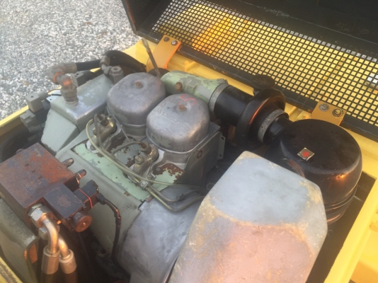 ขายรถBomagรุ่นBW120AD นำเข้าจากญี่ปุ่น ไม่เคยใช้งานในไทย มีเอกสารพร้อมจดทะเบียน น้ำหนัก2.6ตันหน้าเหล็กหลังเหล็ก  บดอัดสั่นสเทือนได้ทั้ง2ล้อ เอวออ่น  เครื่องยนต์ดีเซล สภาพดีพร้อมใช้งาน