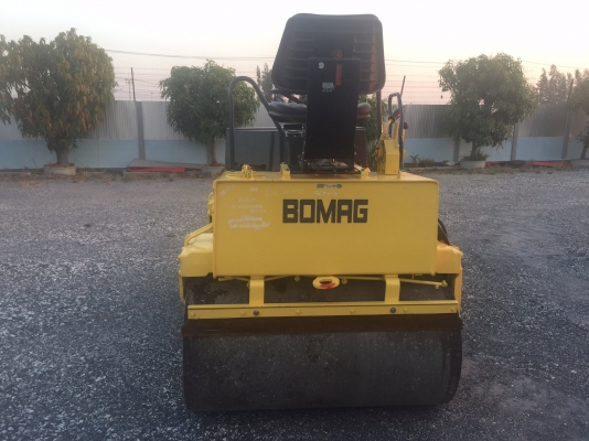 ขายรถBomagรุ่นBW120AD นำเข้าจากญี่ปุ่น ไม่เคยใช้งานในไทย มีเอกสารพร้อมจดทะเบียน น้ำหนัก2.6ตันหน้าเหล็กหลังเหล็ก  บดอัดสั่นสเทือนได้ทั้ง2ล้อ เอวออ่น  เครื่องยนต์ดีเซล สภาพดีพร้อมใช้งาน