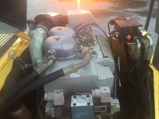 ขายรถBomagรุ่นBW120AD นำเข้าจากญี่ปุ่น ไม่เคยใช้งานในไทย มีเอกสารพร้อมจดทะเบียน น้ำหนัก2.6ตันหน้าเหล็กหลังเหล็ก  บดอัดสั่นสเทือนได้ทั้ง2ล้อ เอวออ่น  เครื่องยนต์ดีเซล สภาพดีพร้อมใช้งาน