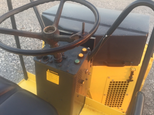 ขายรถBomagรุ่นBW120AD นำเข้าจากญี่ปุ่น ไม่เคยใช้งานในไทย มีเอกสารพร้อมจดทะเบียน น้ำหนัก2.6ตันหน้าเหล็กหลังเหล็ก  บดอัดสั่นสเทือนได้ทั้ง2ล้อ เอวออ่น  เครื่องยนต์ดีเซล สภาพดีพร้อมใช้งาน