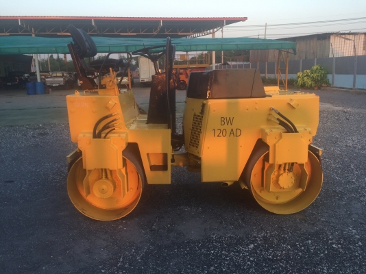 ขายรถBomagรุ่นBW120AD นำเข้าจากญี่ปุ่น ไม่เคยใช้งานในไทย มีเอกสารพร้อมจดทะเบียน น้ำหนัก2.6ตันหน้าเหล็กหลังเหล็ก  บดอัดสั่นสเทือนได้ทั้ง2ล้อ เอวออ่น  เครื่องยนต์ดีเซล สภาพดีพร้อมใช้งาน