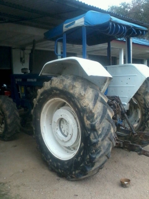 ขายรถไถ FORD 6610 2เพลา สภาพสวย พร้อมใช้งาน สนใจโทร 081-970-1072