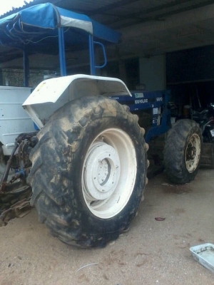 ขายรถไถ FORD 6610 2เพลา สภาพสวย พร้อมใช้งาน สนใจโทร 081-970-1072